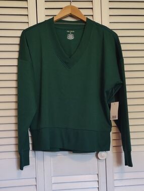 NWT Tek Gear Stretch Fleece V-neck Size M Rugged Green Sweatshirt Tee
